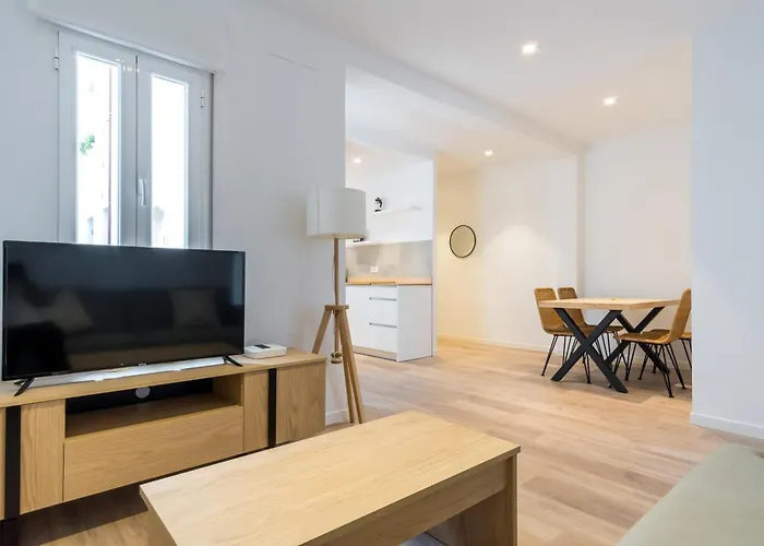Bright Modern - 2Bedrooms 1Bathroom - Delicias